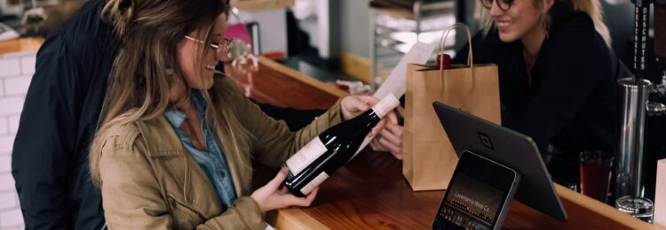 利益驅(qū)動(dòng)的語(yǔ)言。 如何在電子商務(wù)中使用它？