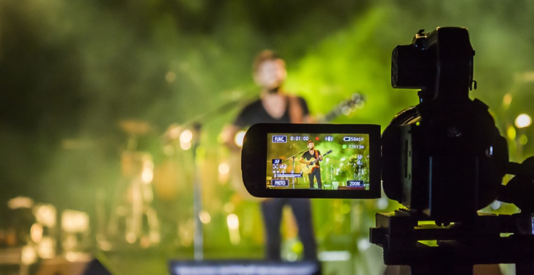 了解如何通過在您的內(nèi)容中加入引人入勝的視頻來讓客戶留在您的網(wǎng)站上